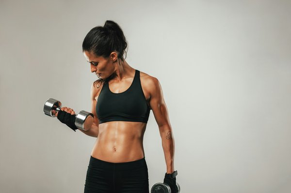 Quels exercices de musculation ciblent spécifiquement les besoins des athlètes pratiquant le curling?