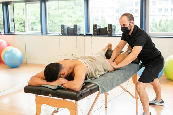 Quels sont les avantages des séances de massage sportif pour la récupération post-match?